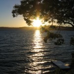Zondsondergang op meer Taupo Zondsondergang op meer Taupo